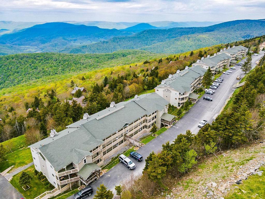 Remodeled Summit Condo At Snowshoe - Modern & Cozy Exterior photo