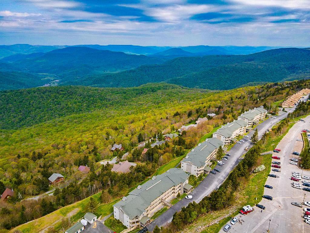 Remodeled Summit Condo At Snowshoe - Modern & Cozy Exterior photo