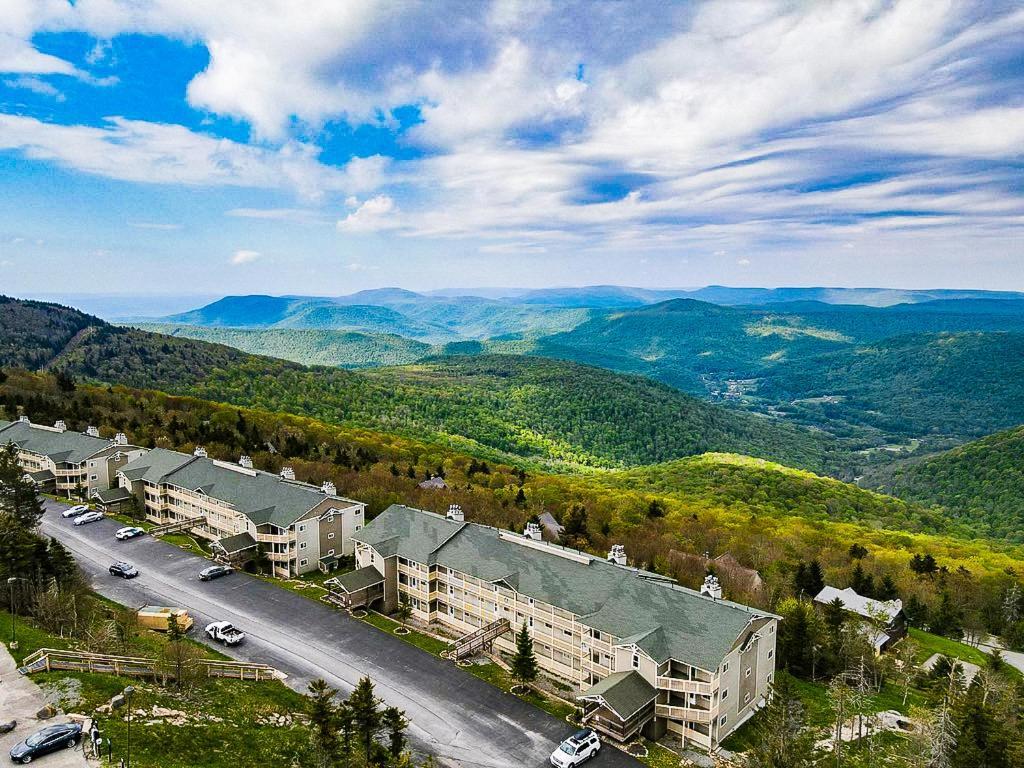 Remodeled Summit Condo At Snowshoe - Modern & Cozy Exterior photo
