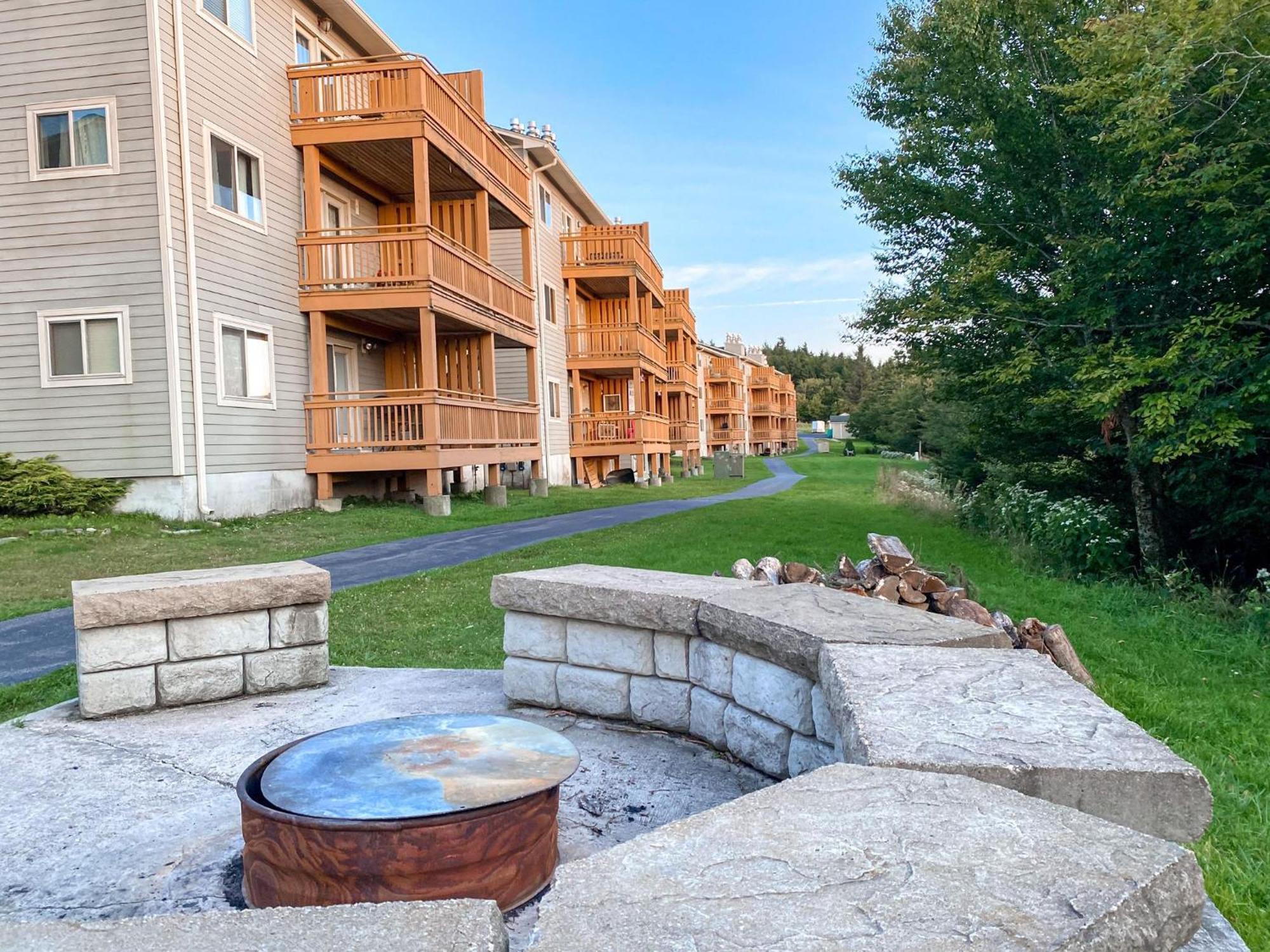 Remodeled Summit Condo At Snowshoe - Modern & Cozy Exterior photo